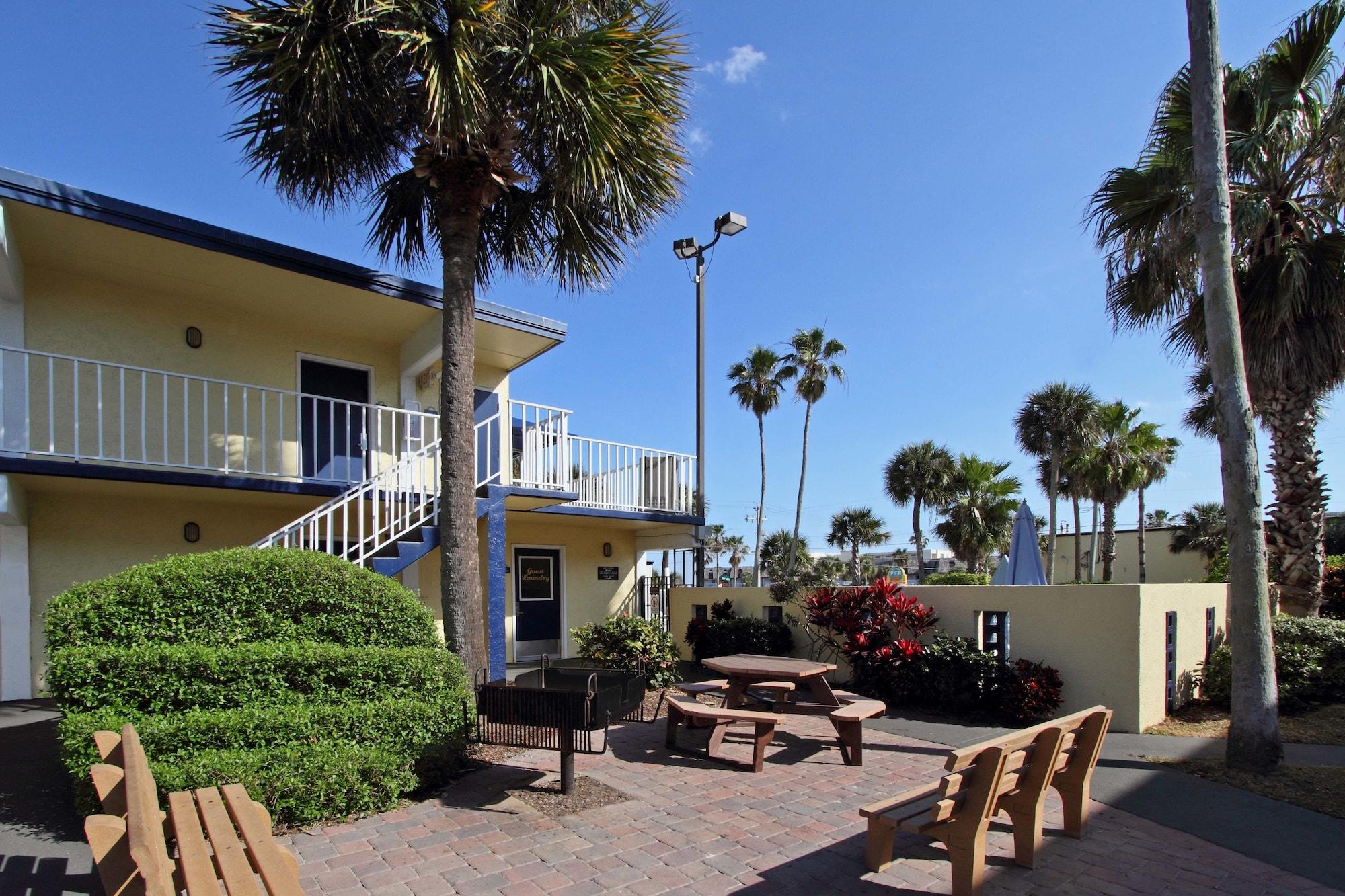 Days Inn By Wyndham Cocoa Beach Port Canaveral Zewnętrze zdjęcie