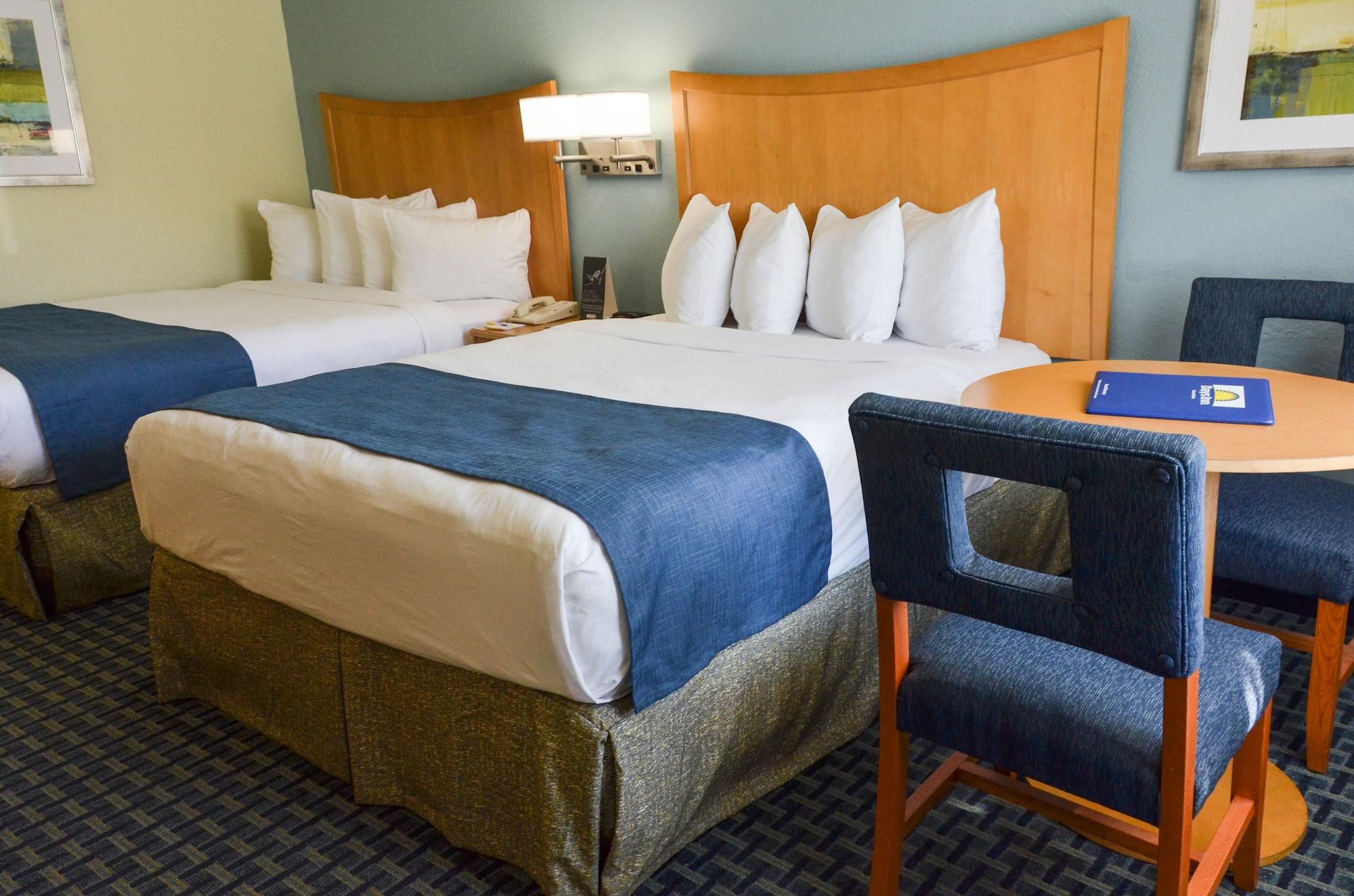 Days Inn By Wyndham Cocoa Beach Port Canaveral Zewnętrze zdjęcie
