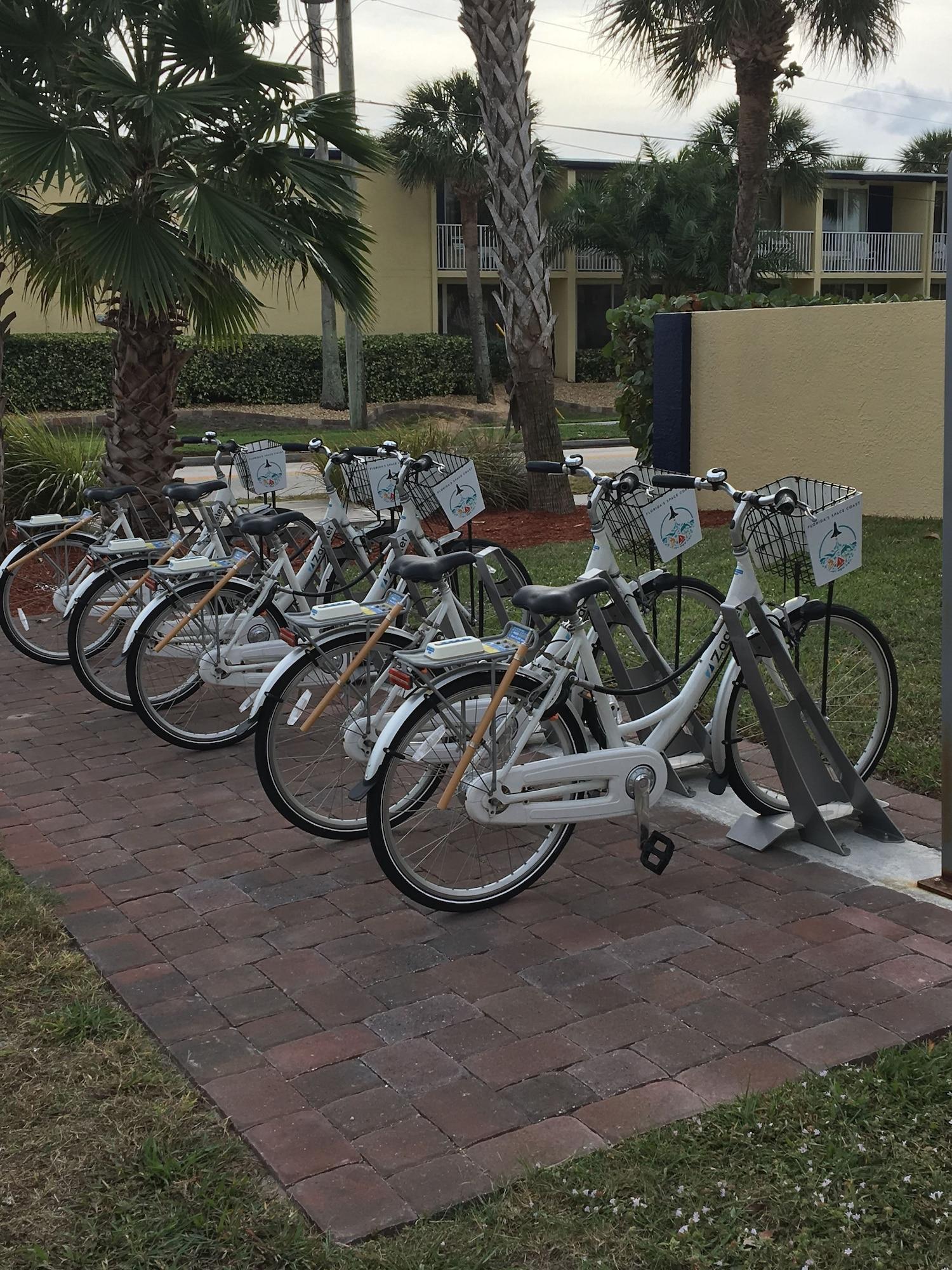Days Inn By Wyndham Cocoa Beach Port Canaveral Zewnętrze zdjęcie