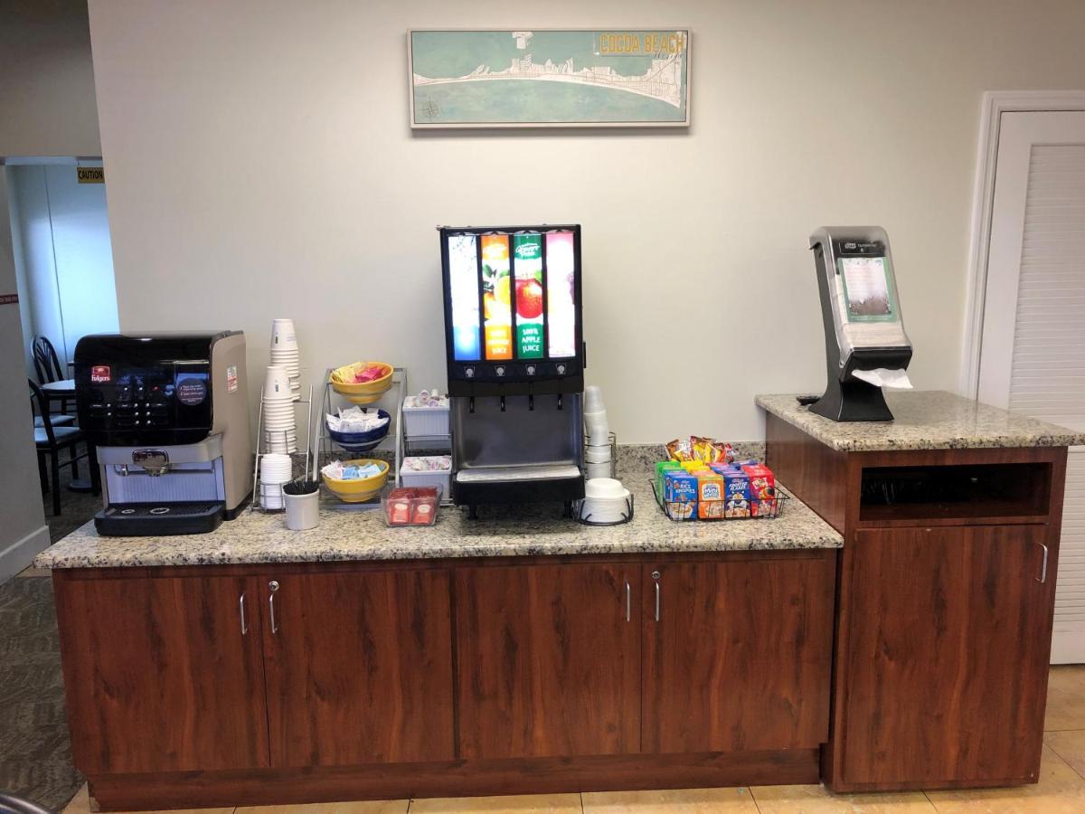 Days Inn By Wyndham Cocoa Beach Port Canaveral Zewnętrze zdjęcie