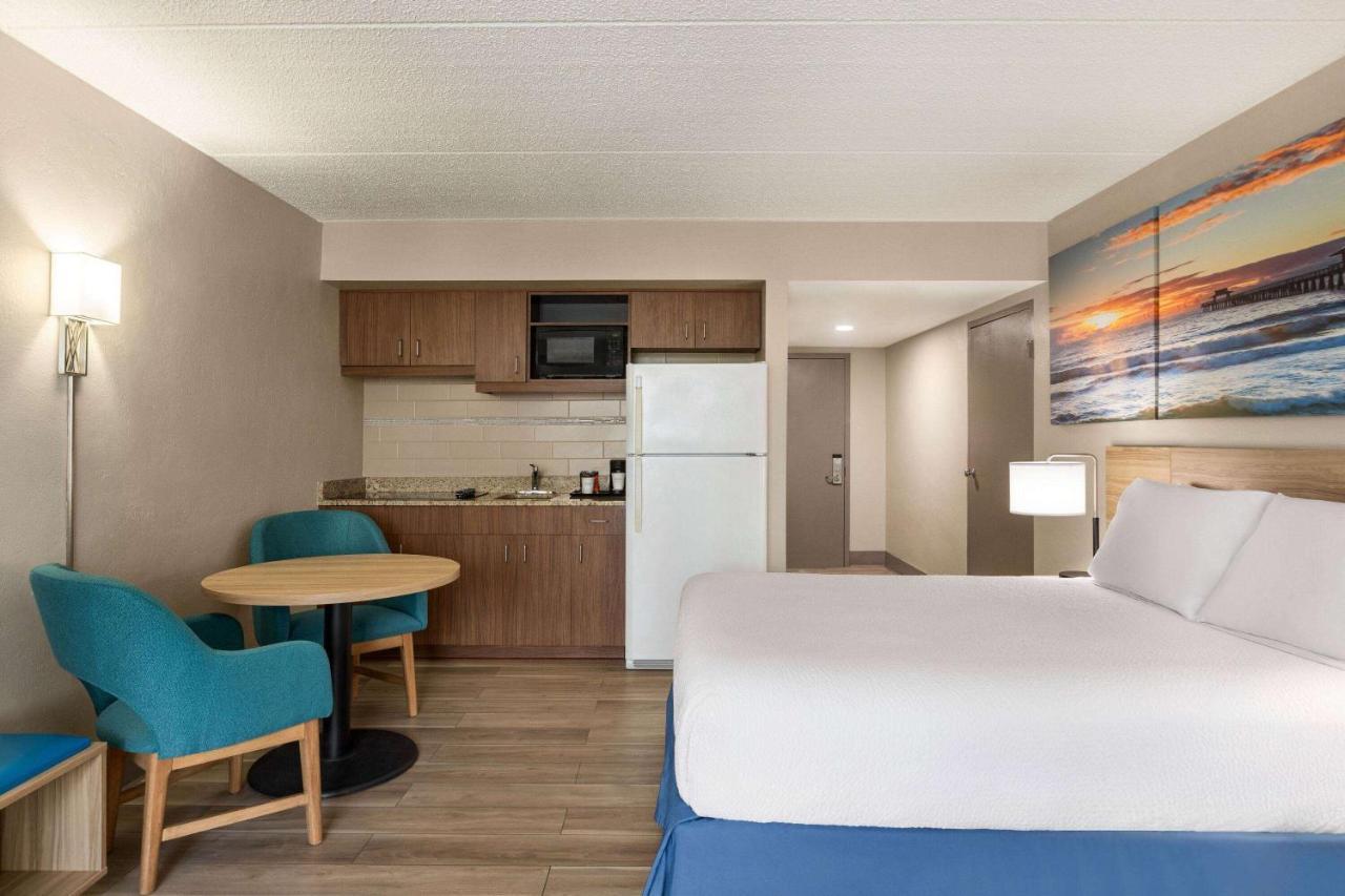 Days Inn By Wyndham Cocoa Beach Port Canaveral Zewnętrze zdjęcie