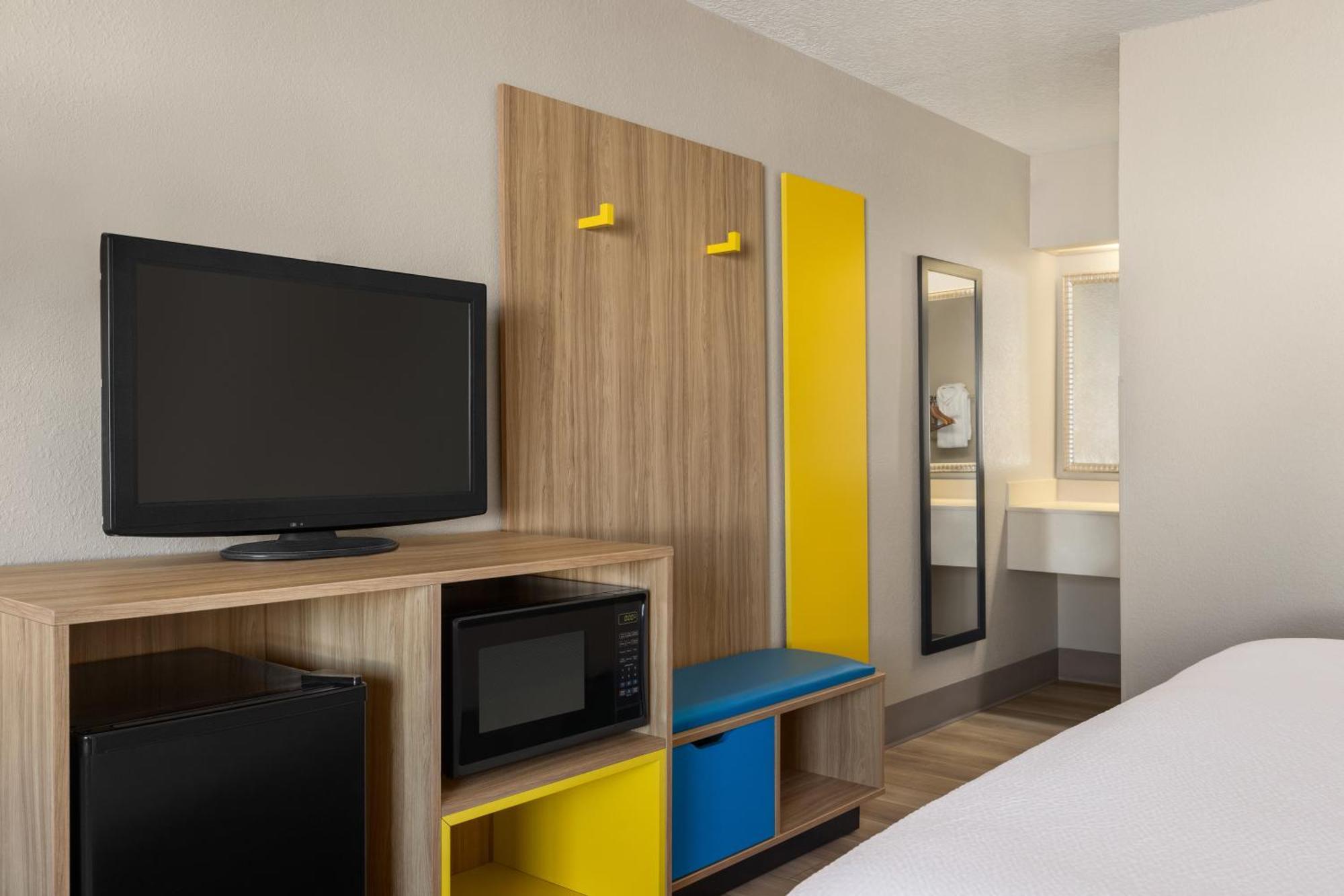 Days Inn By Wyndham Cocoa Beach Port Canaveral Zewnętrze zdjęcie