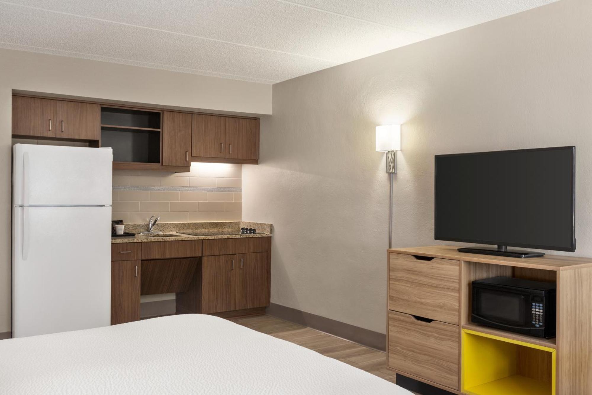 Days Inn By Wyndham Cocoa Beach Port Canaveral Zewnętrze zdjęcie
