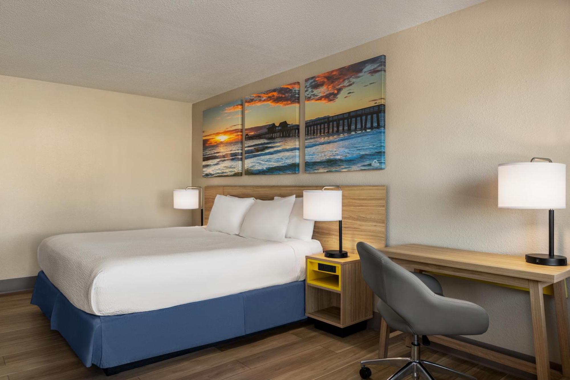 Days Inn By Wyndham Cocoa Beach Port Canaveral Zewnętrze zdjęcie