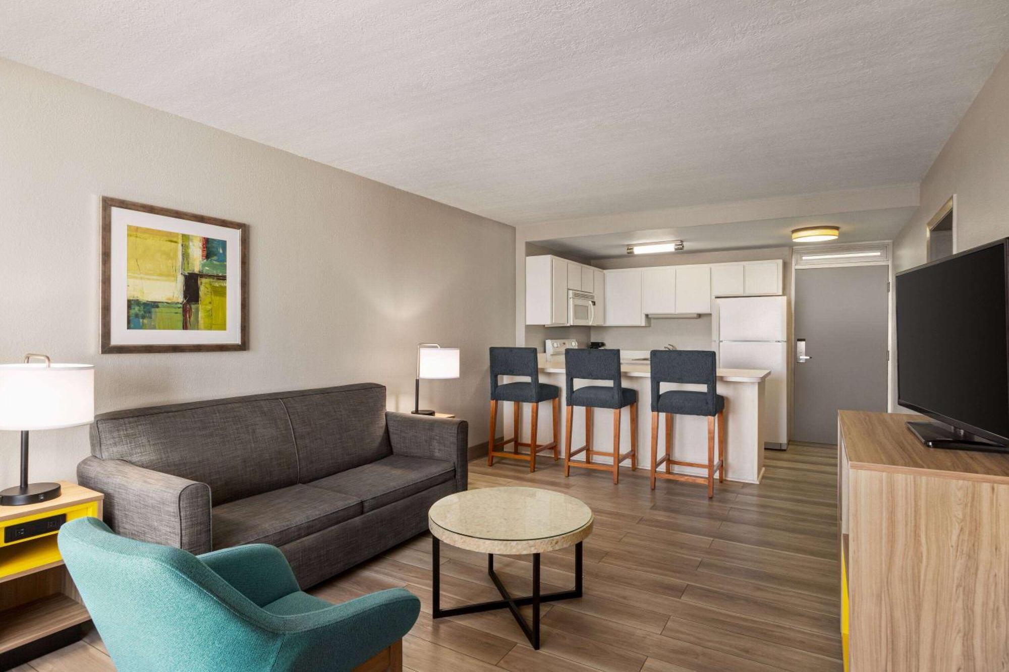 Days Inn By Wyndham Cocoa Beach Port Canaveral Zewnętrze zdjęcie