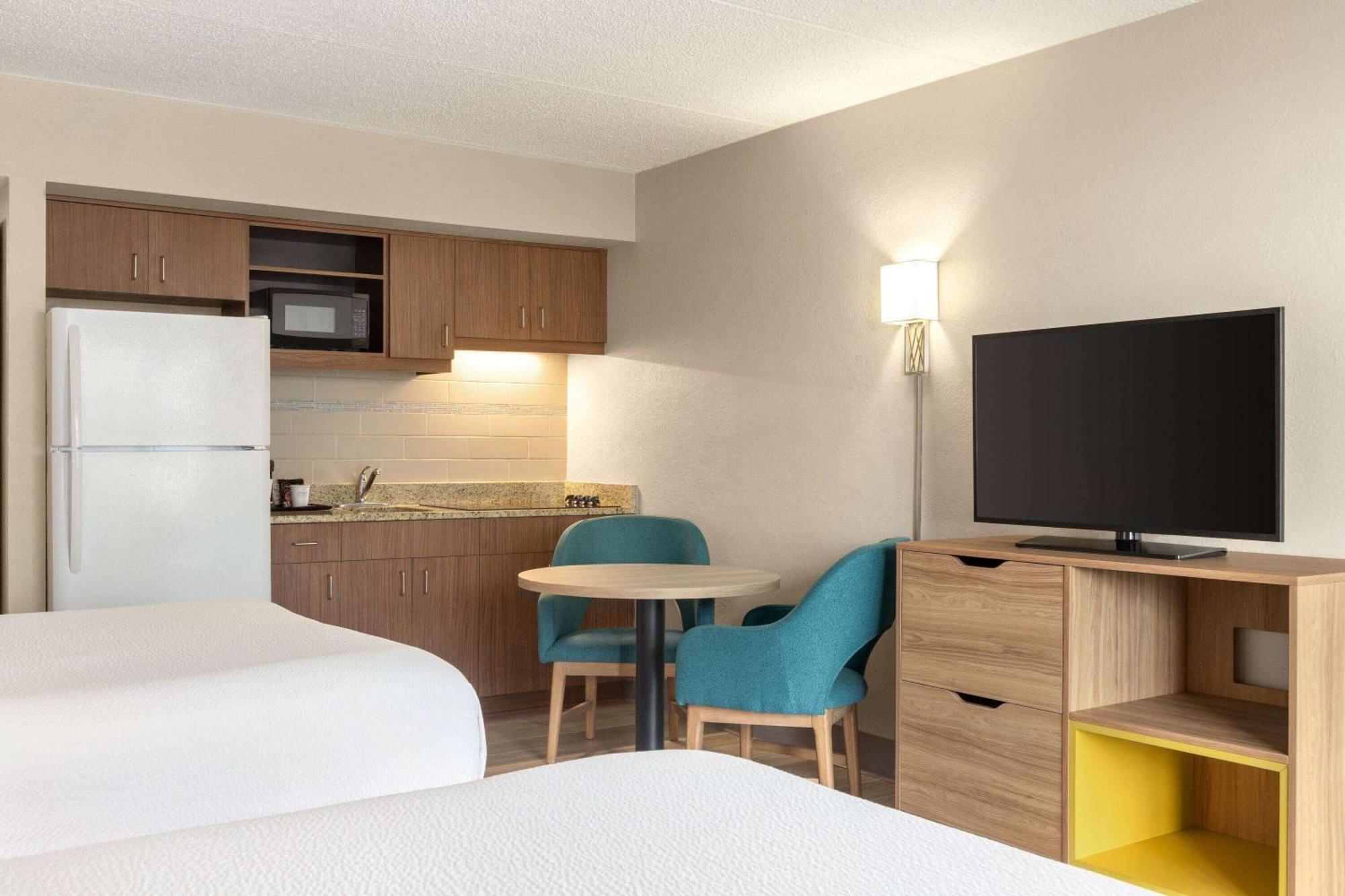 Days Inn By Wyndham Cocoa Beach Port Canaveral Zewnętrze zdjęcie