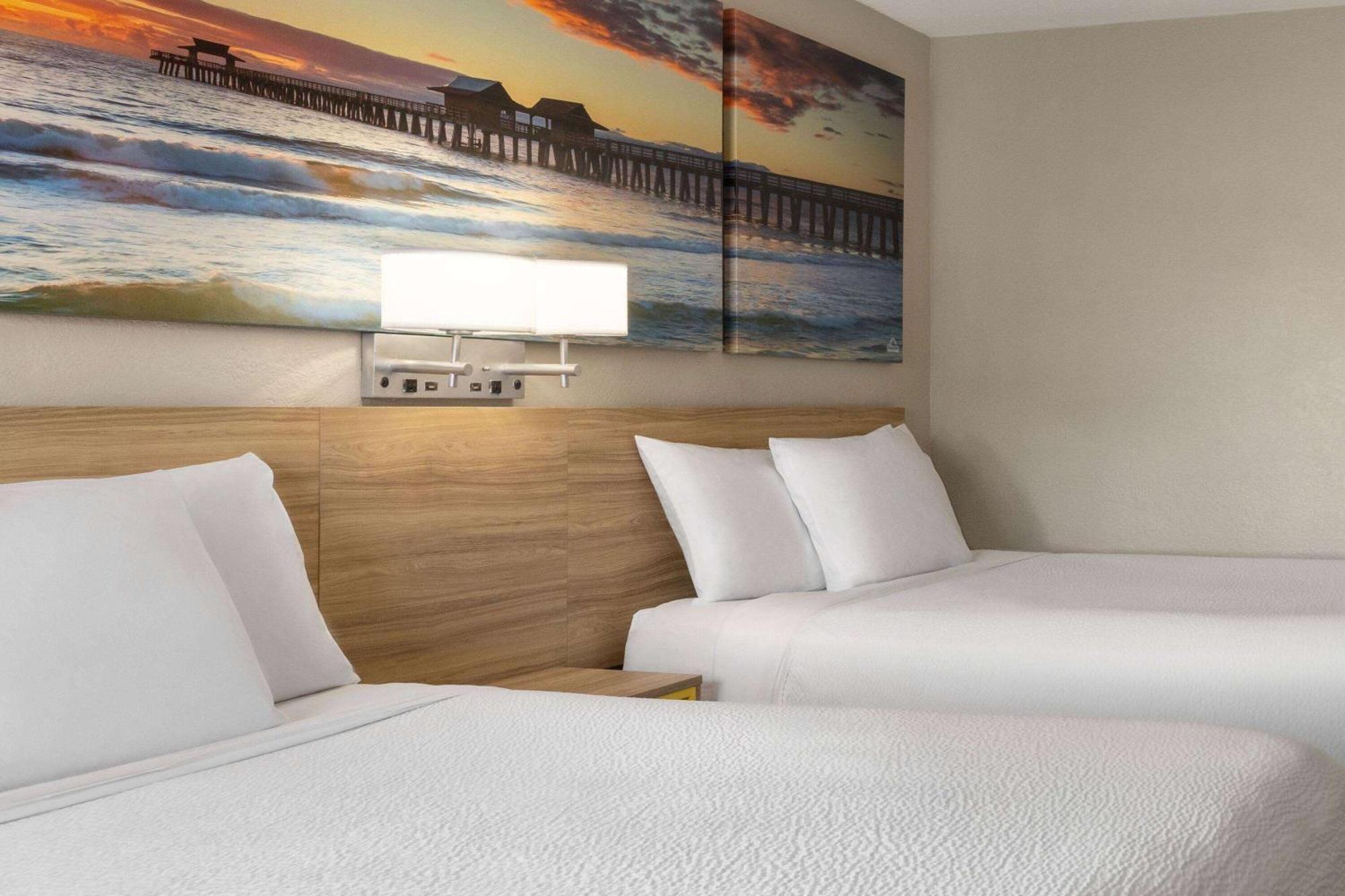 Days Inn By Wyndham Cocoa Beach Port Canaveral Zewnętrze zdjęcie