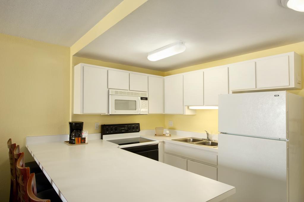 Days Inn By Wyndham Cocoa Beach Port Canaveral Zewnętrze zdjęcie